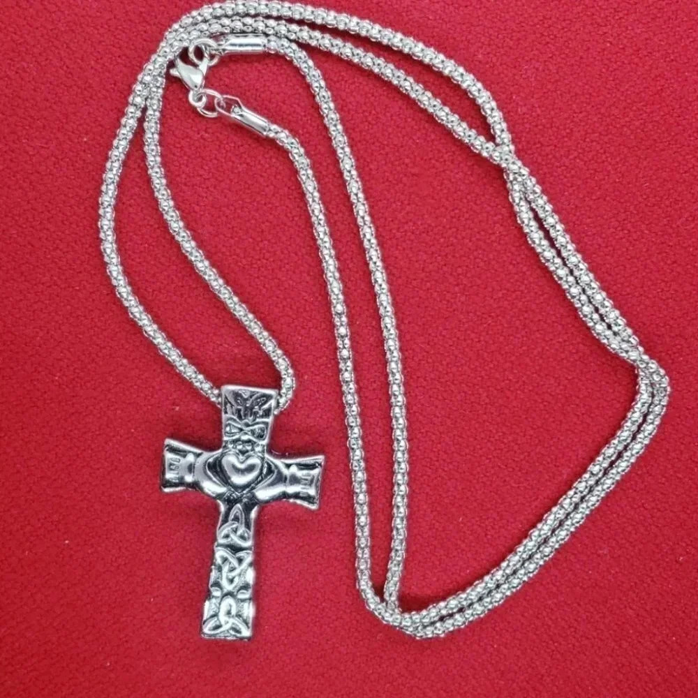 Fashion Celtic cross‎ on silver tone 24" chain